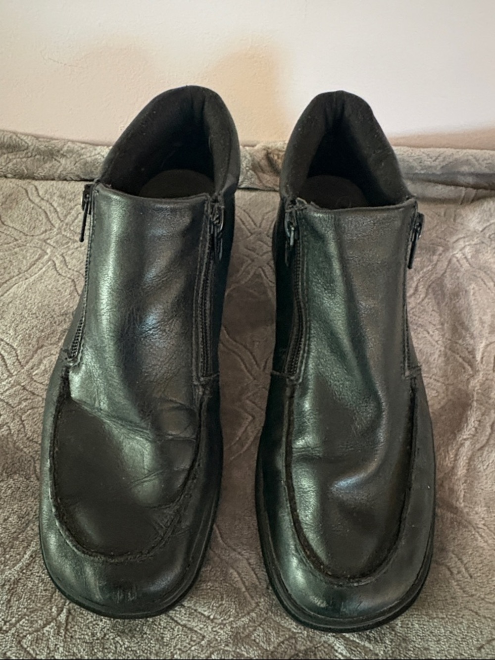 Easy Spirit Black Leather Women's Boots with Side Zips